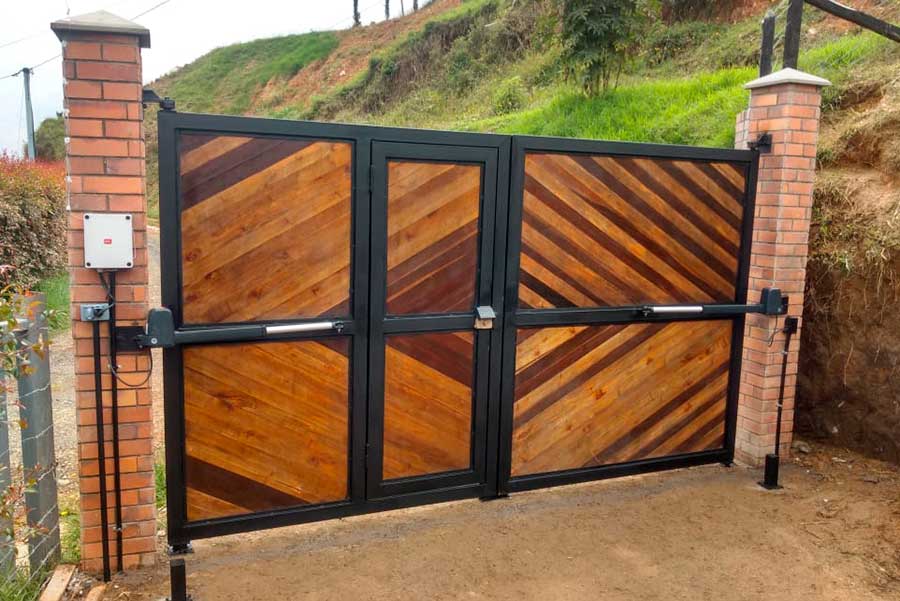 Portones de Madera con Puerta Incluida bogota, medellin, barranquilla, bucaramanga, armenia, ibague, cartagena, cucuta